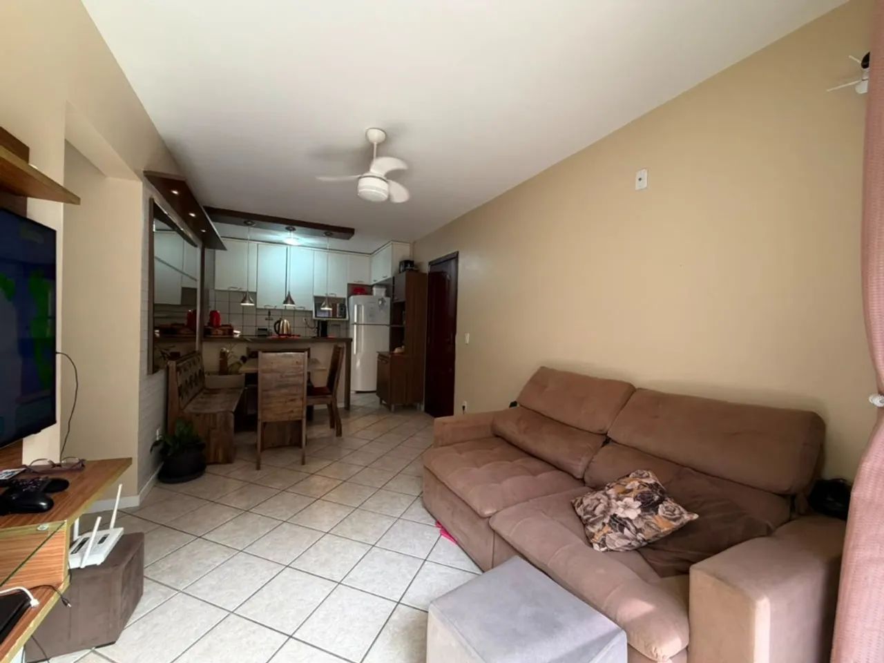 Apartamento semi mobiliado com 3 dormitórios + sacada na Vargem do Bom Jesus! - Foto 2