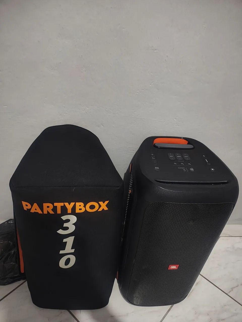 Vendo ou troco caixa JBL310 - Foto 2