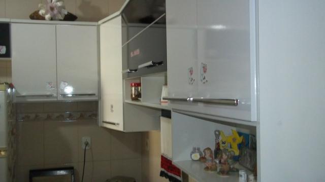 Oportunidade! Casa 02 quartos, bancada em granito, armários, varanda e garagem! - Foto 18