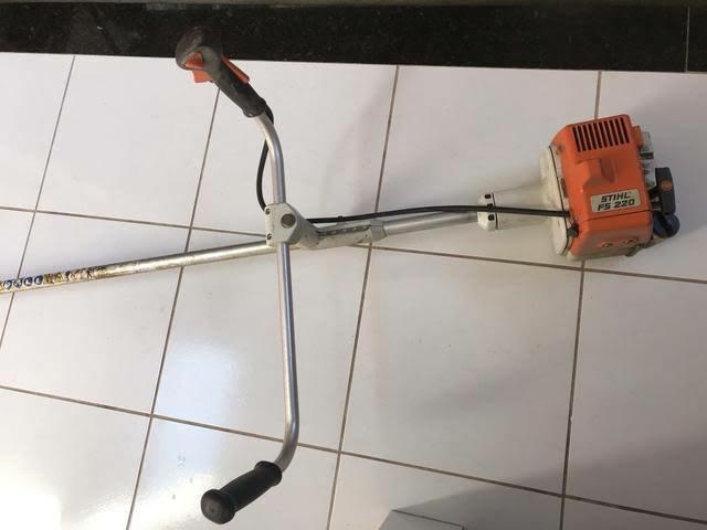 Roçadeira FS220