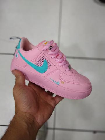 Tênis Nike Air Force LV8 Rosa com azul
