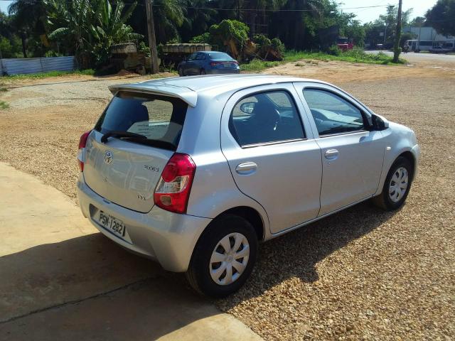 Etios 2015/6 Hatch *(Aceito troca) - Foto 3
