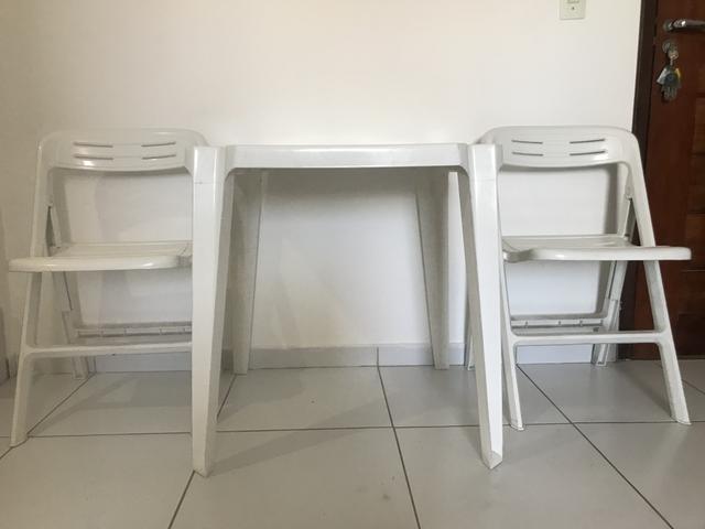 Conjunto - MESA e 2 CADEIRAS