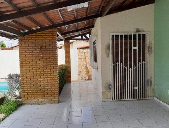 Aluga-se casa no alto com 3/4 com piscina - Foto 12