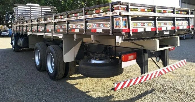 Volvo Vm270 6x2 2012 trucado carroceria - Foto 6