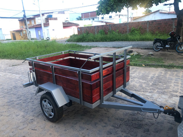 Reboque um eixo novo