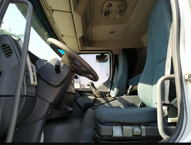 Volvo Vm270 6x2 2012 trucado carroceria - Foto 4