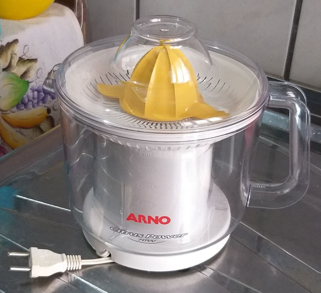 Extrator de suco de laranja