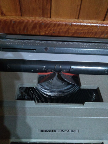 Linda !!! Máquina de escrever antiga !!! - Foto 2