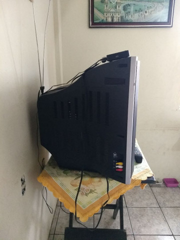 Televisão de tubo grande para retirada de peça - Foto 2