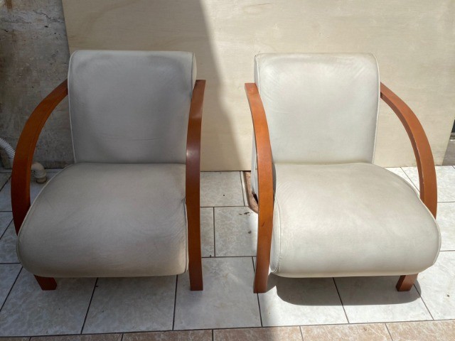 Par de Poltronas em Couro Sintético