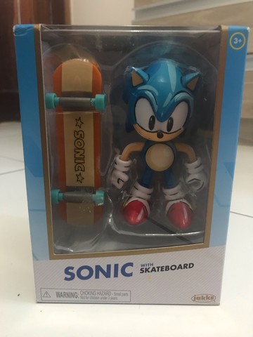 Boneco Sonic The Hedgehog Sonic com Skate