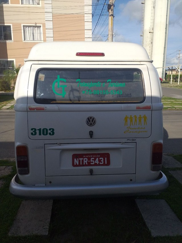 Vendo Kombi 2011 ,12 lugares,com ar condicionado 