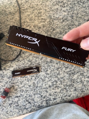 Dois Pentes de memoria ram HyperX Fury, 2666mhz muito nova