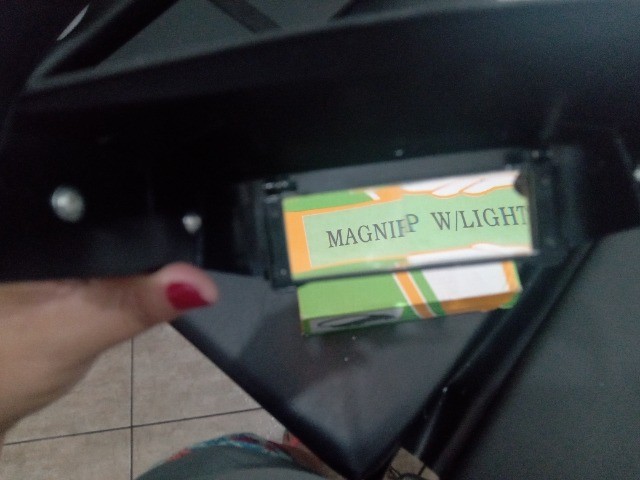 Lupa com luz e encaixe para cabeça 