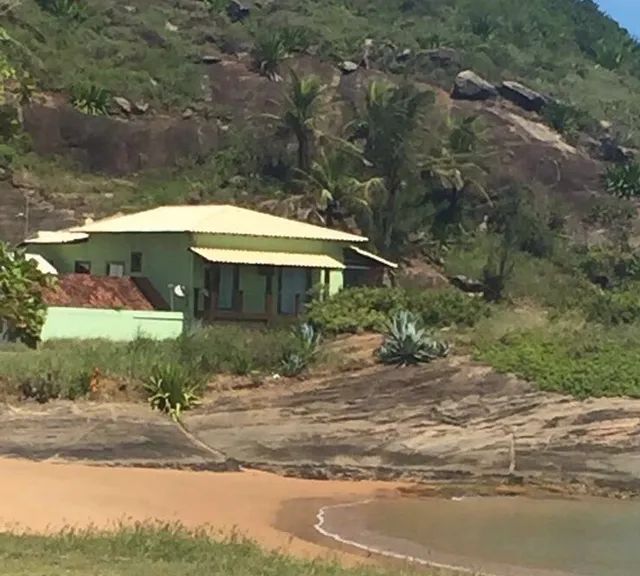 Casa na beirada da Praia de Setiba 10 km de Guarapari 