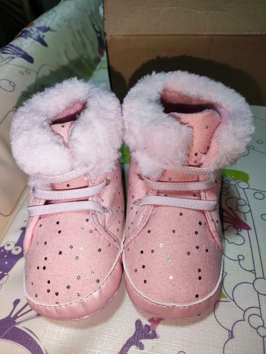 bota bebê rosa com brilhos 11,8cm 6-12 meses - Foto 4