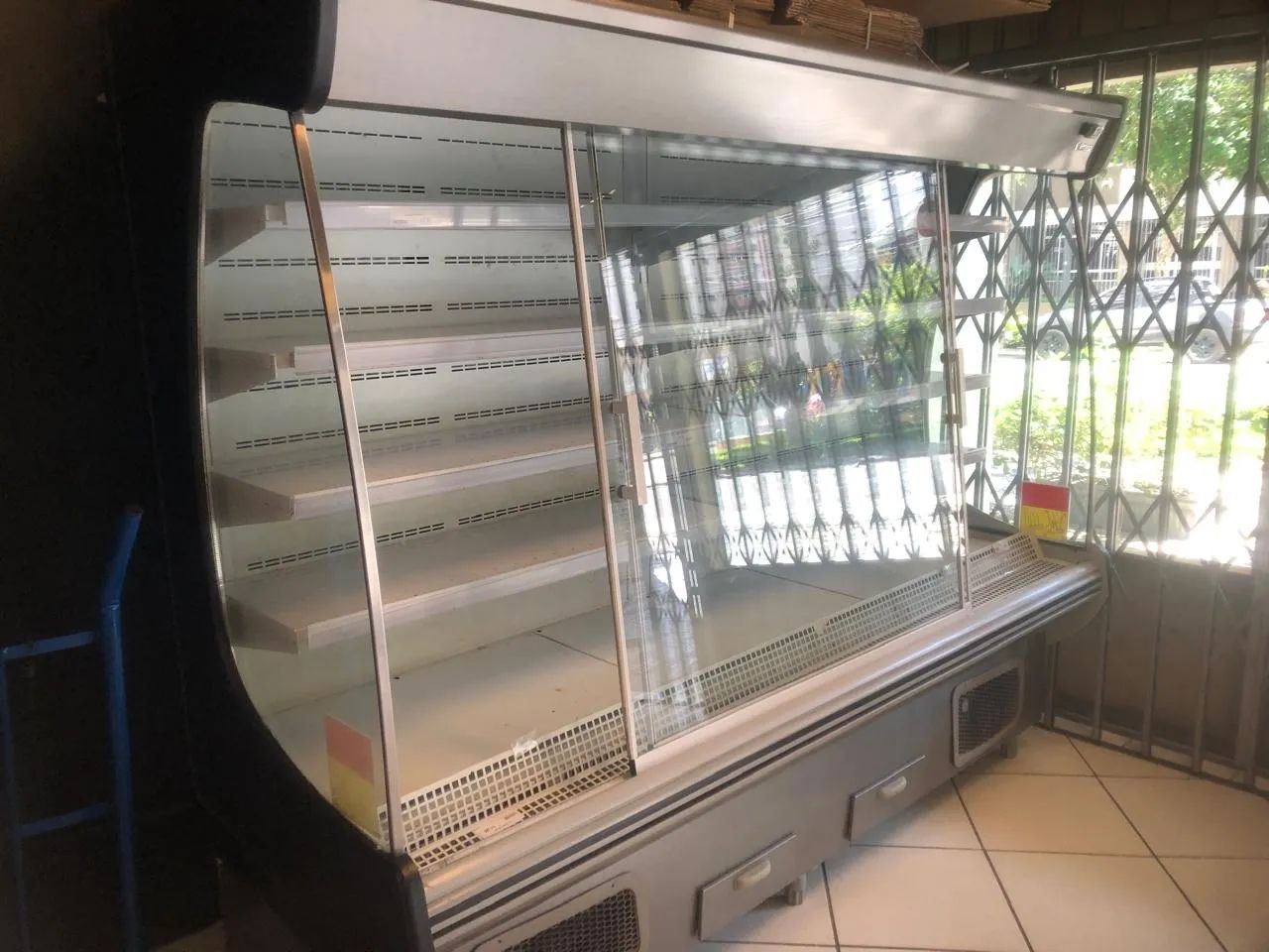 Refrigerador Expositor Vertical inox Gelopar  - Foto 3