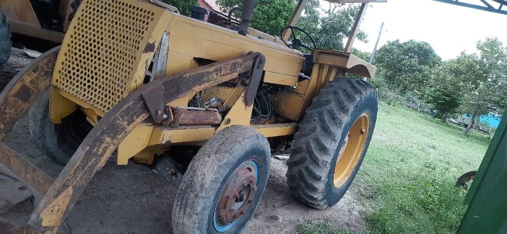 Trator CBT 2105 com lâmina e grade - Foto 2