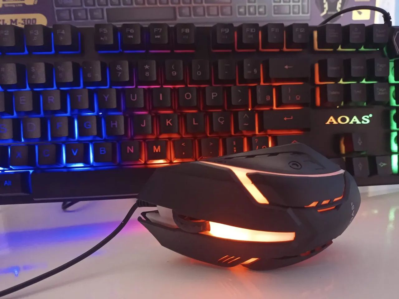 Teclado mecânico e mouse 