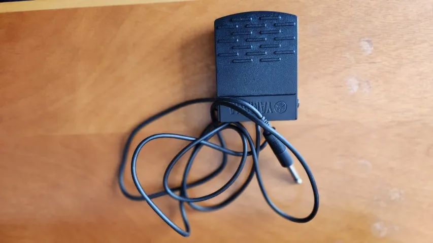 Piano Digital Yamaha P-225b Preto 88 teclas, portátil, com fonte, pedal e porta partituras - Foto 2