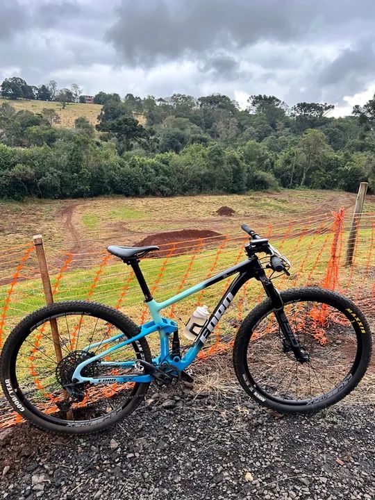 Bicicleta full suspensão carbono Edro range 