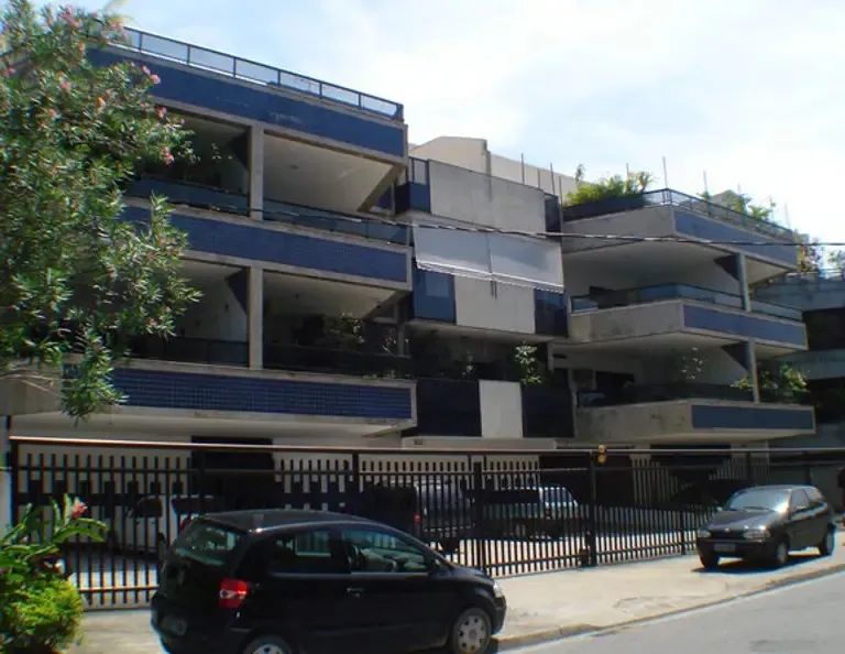 Apartamento com suíte e dois quartos