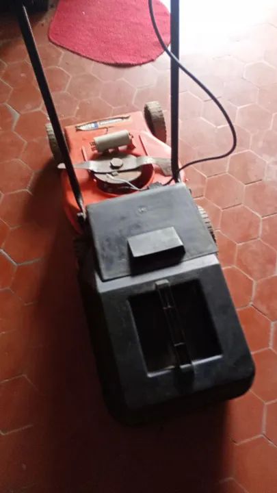 CORTADOR DE GRAMA COM CAIXA COLETORA 