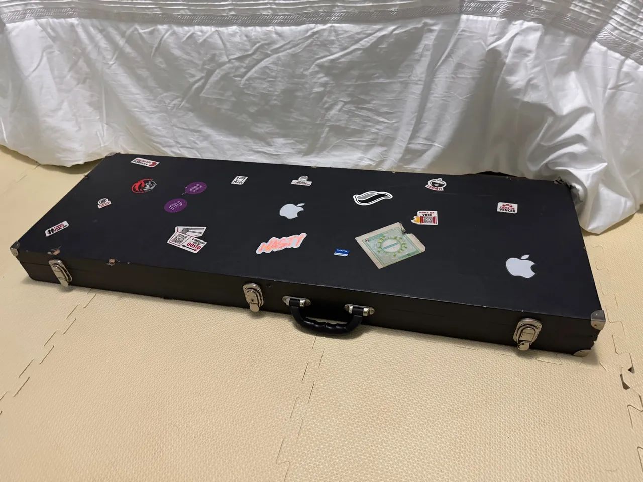 Guitarra Elétrica Preta com Ponte Floyd Rose ESP-LTD M-400 - Foto 3