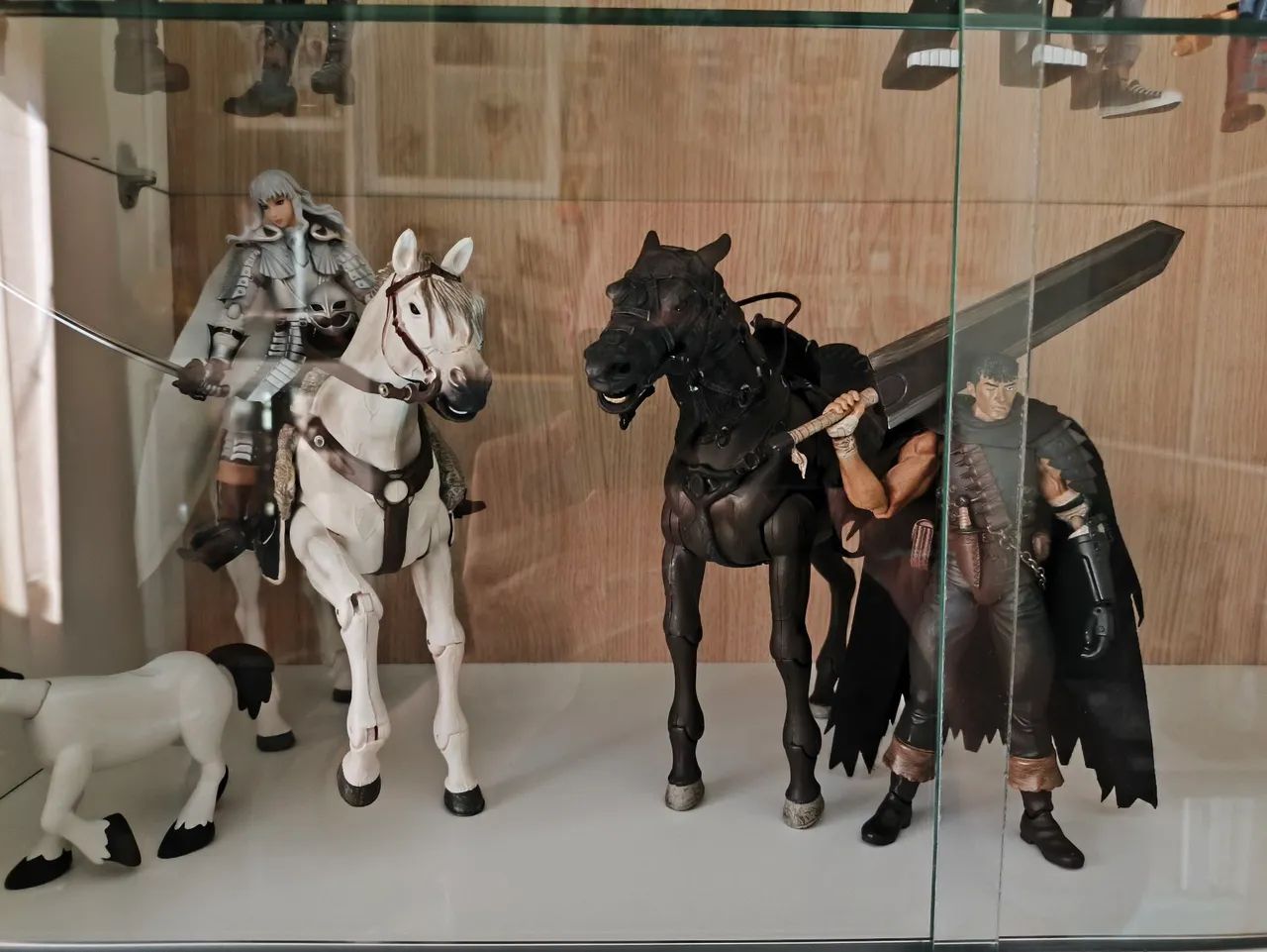 Gutts Figma + Griffith Figma + 2 cavalos Berserk