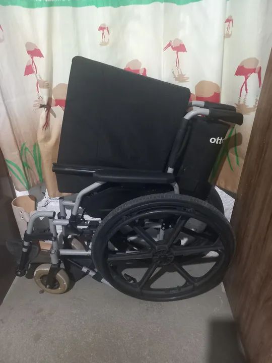 Cadeira de rodas dobrável