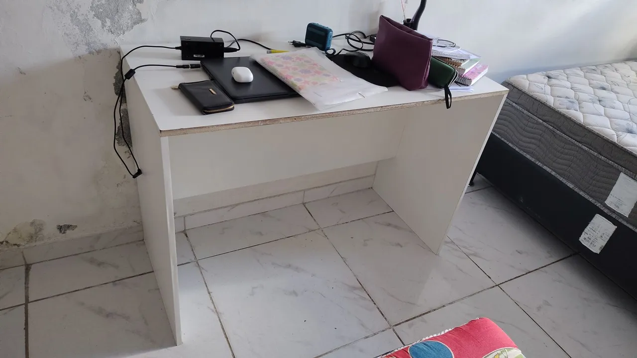 Mesa branca para escritório