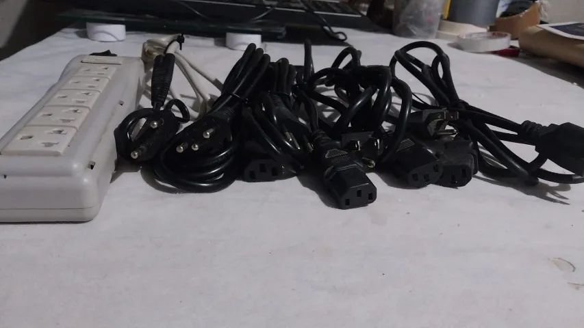 Cabos diversos usb , energia pc , hdmi , y rca etc  - Foto 3