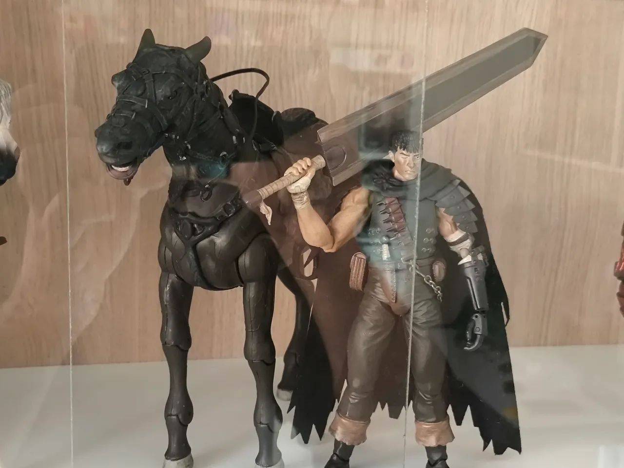 Gutts Figma + Griffith Figma + 2 cavalos Berserk - Foto 2