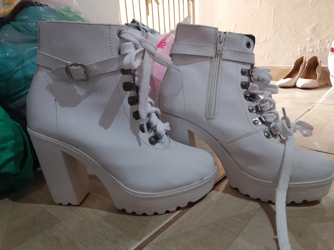 Botas Brancas Plataforma Salto Grosso