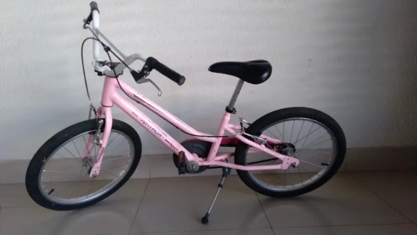 Bicicleta Nathor, aro 20, cor de rosa, em bom estado de conservação.
