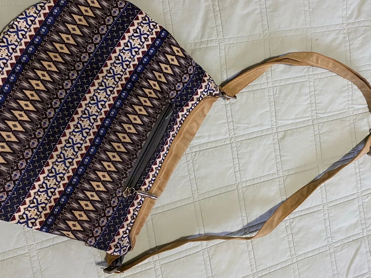Bolsa de ombro Calvin Klein em couro e tecido - Foto 4