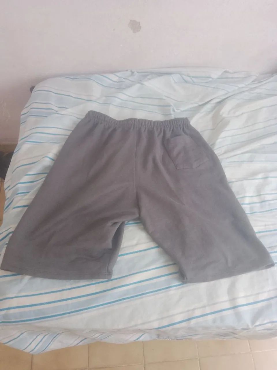 Vendo bermuda de moleton .