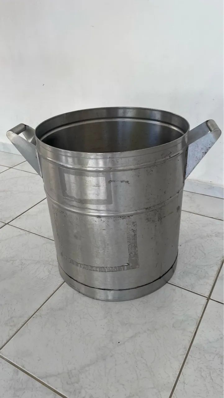 Balde de inox resistente 100L