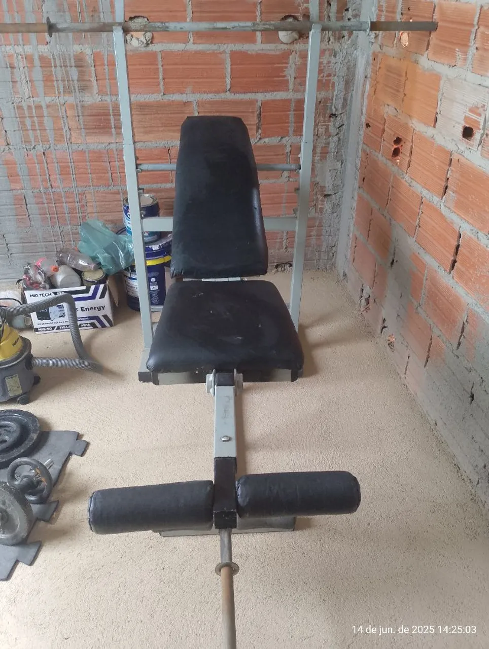 Banco de musculação com suporte para barra