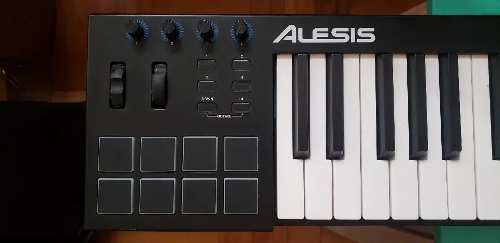 Teclado controlador Alesis V61 - Foto 2