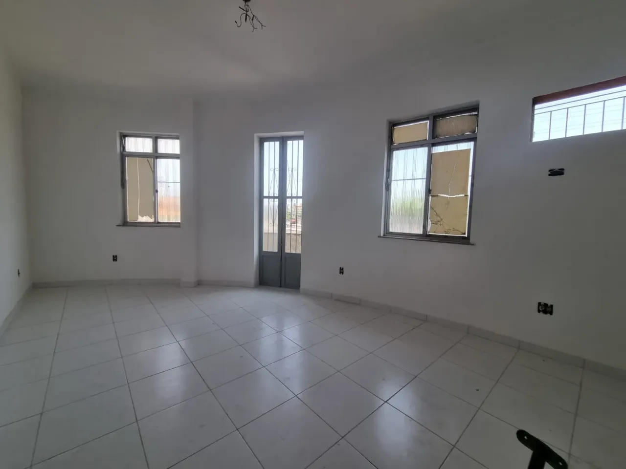 Apartamento em Rocha Miranda 2 quartos com banheiro, entrar e morar