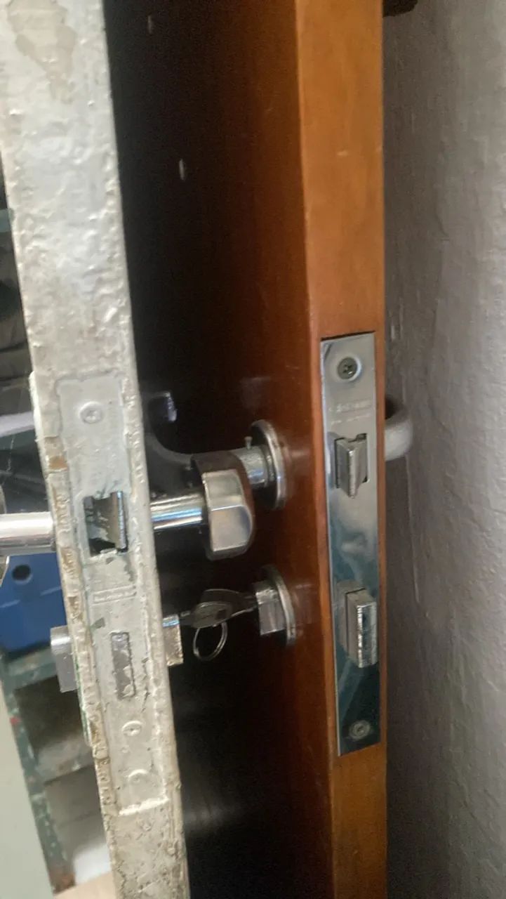 Vendo portas com pequenas avarias  - Foto 2