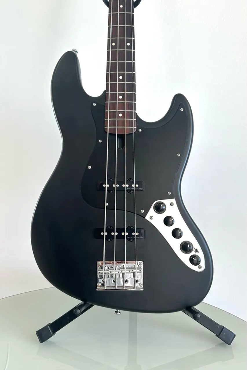 Contra Baixo Sire Marcus Miller V3 2nd gen (Em estado de novo)