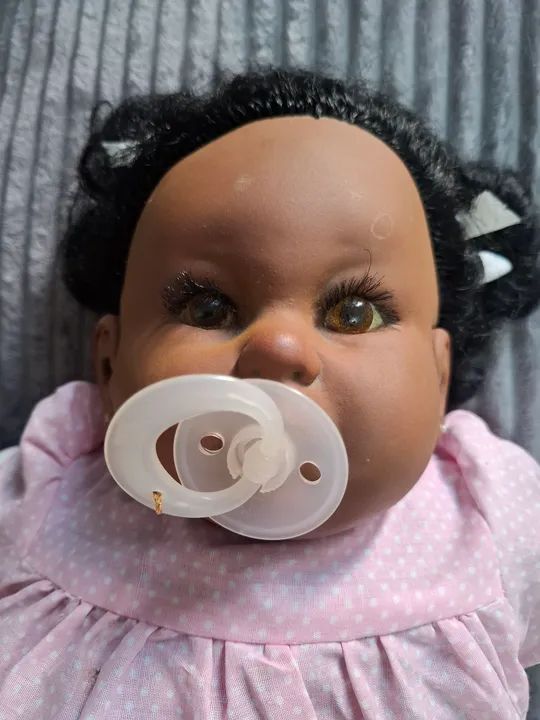 Boneca linda em forma de bebê.  Muito bem feito