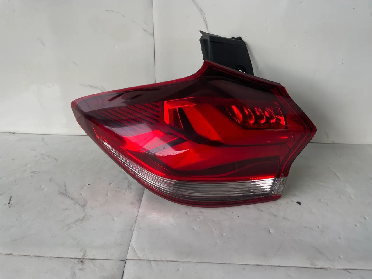 Lanterna Da Tracker 2020/25 Sem Led Lado Esquerdo - Foto 2