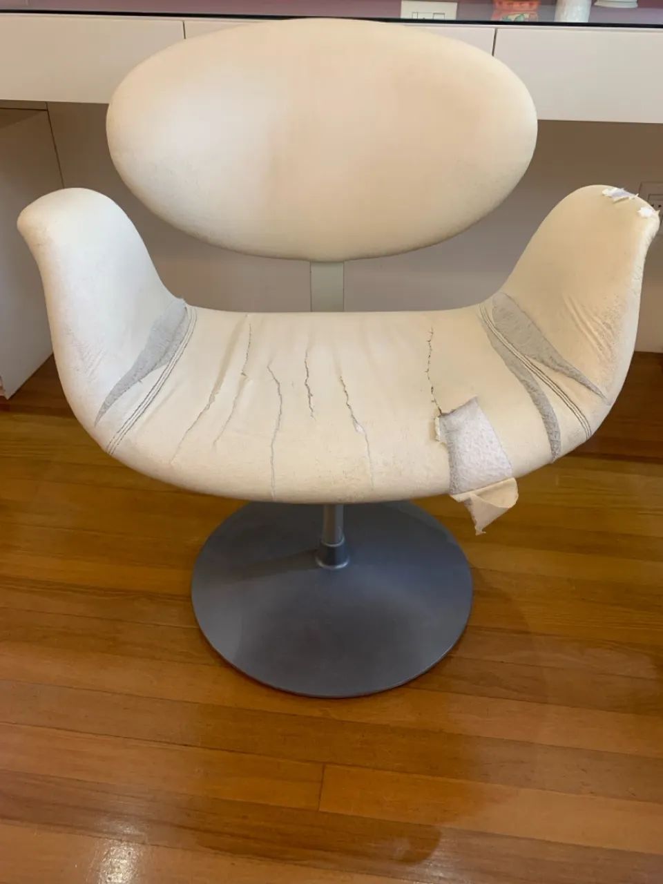 Poltrona Giratória Tulip Chair.