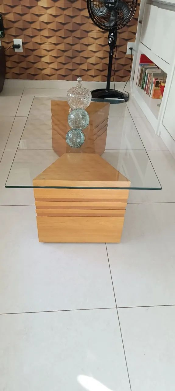 Mesa de centro de vidro com base de madeira - Foto 2