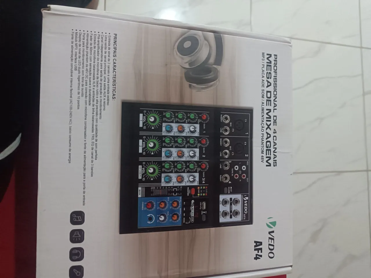 Mesa de Mixagem VEDO AF4 - 4 Canais