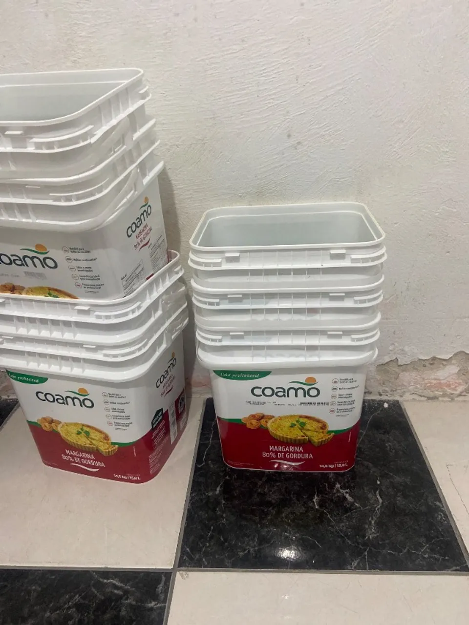 Baldes de margarina seco